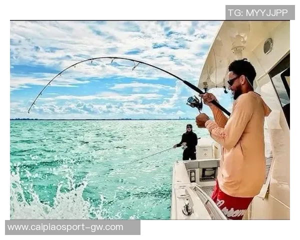 即将步入而立之年的西蒙斯钓鱼是否在为重返联盟做好准备